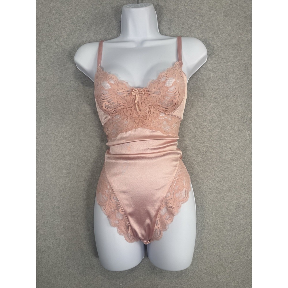 Victoria's Secret Gold Label Vintage Lace Satin Bodysuit Blush Pink M Negligée